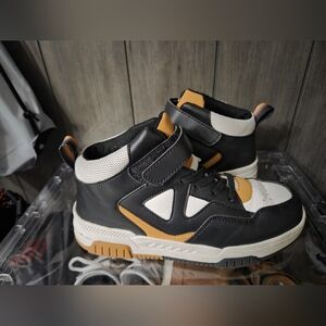 Boys Size 5Y Boots Black Brown White